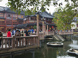 The Zigzag Bridge of Nine Turnings  Yu Yuan (Yuyuan) Bazaar  Shanghai  China  Asia