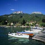 Rowing Boats Along Lake Shore  Talloires  Lake Annecy  Rhone Alpes  France  Europe