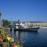 Paddle Steamer Beside the Prom Du Lac  Geneva  Lake Geneva (Lac Leman)  Switzerland  Europe