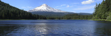 Lake with Mountain in the Background  Trillium Lake  Mt Hood  Oregon  USA