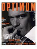 L'Optimum  November 1998 - Antonio Banderas Porte une Veste de Smoking et une Chemise Gucci