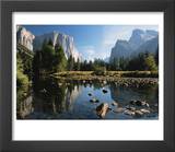 Valley View of El Capitan  Cathedral Rock  Merced River in Yosemite National Park  California  USA