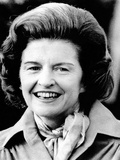 First Lady Betty Ford Talks to Newsmen as She Leaves Nearby Bethesda Naval Hospital