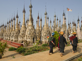 Pa-Oh Women Entering the Kakku Pagoda on Festival Day  Kakku  Southern Shan State  Myanmar (Burma)