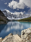 Moraine Lake in Fall with Fresh Snow  Banff Nat'l Park  UNESCO World Heritage Site  Alberta  Canada