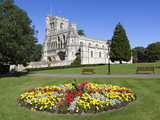 Priory Gardens and Priory Church of St Peter  Dunstable  Bedfordshire  England  UK  Europe