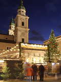 Christmas Market and Salzburg Cathedral  UNESCO World Heritage Site  Salzburg  Austria  Europe