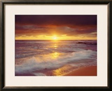 Sunset Cliffs Beach on the Pacific Ocean at Sunset  San Diego  California  USA