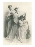 Old Fashioned Female Guitar Trio