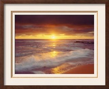 Sunset Cliffs Beach on the Pacific Ocean at Sunset  San Diego  California  USA