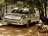 Voiture De Collection Abandonnée Dans Un Garage Au Bord De La Route 66 En Arizona II