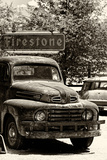 Vieux Camion Ford Rouillé Dans Un Garage Au Bord De La Route 66 II
