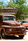 Vieux Camion Ford Rouillé Dans Un Garage Au Bord De La Route 66 III
