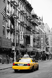 Taxi New Yorkais Jaune Dans Une Rue De Chinatown