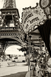 Le Carrousel De La Tour Eiffel