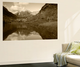 Maroon Bells Reflected in Maroon Lake  White River National Forest  Colorado  USA