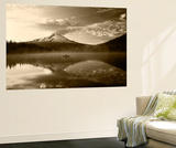 Fisherman  Trillium Lake  Mt Hood National Forest  Mt Hood Wilderness Area  Oregon  USA